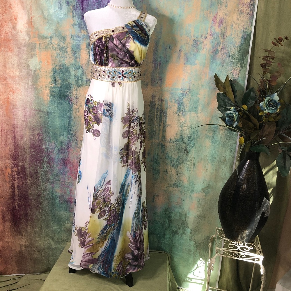 📌May Queen Gorgeous Richly Embroidered Ball - Prom- Formal - Homecoming Gown - Picture 5 of 16
